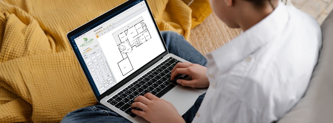 person looking over laptop with interactive floorplan created with Real 3D